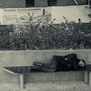 屋头坐S01E00 | 三和青年：我们能够理解他们的困境吗？