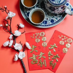 “您太客气了”英语怎么说？千万别说 You are welcome!