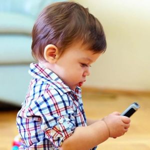 【12.30】“在我的手机里”是 in my phone 还是 on my phone?