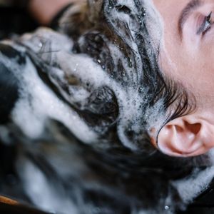 冬天几天洗一次头?记住:“洗头发”不是 "wash hair"!