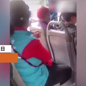 【0617】63岁老人嫌让座慢辱骂乘客被行拘，让座英语怎么说？
