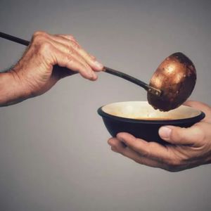 【0418】抠门，小气鬼英语到底怎么说？