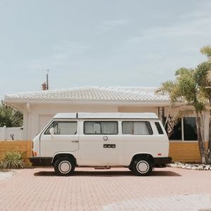 【0703】“在公交上”到底是in a bus还是on a bus？