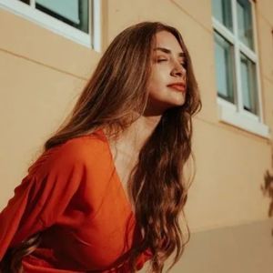 【0430】“配不上”用英语怎么说？