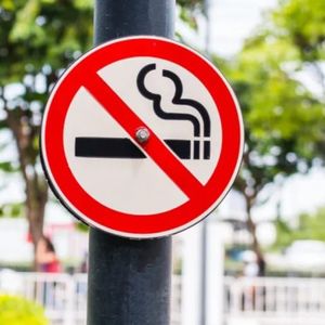 记住：Are you smoking? 不是“你抽烟吗？”，答错超尴尬！每日打卡记单词！