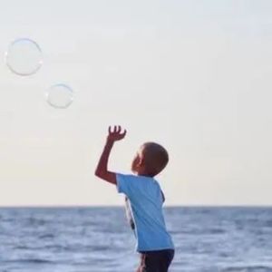 【0512】双胞胎是 twins，那么四胞胎英文是什么？