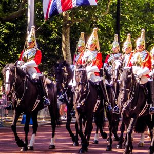 “人山人海”不要再people mountain people sea啦！