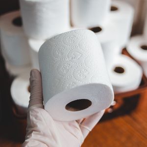 【0531】上厕所发现没纸了，别喊“No paper”了！应该这样喊！