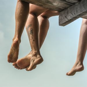 【0414】hand and foot 不是“手和脚”，真正意思原来这么暖心！