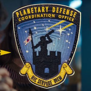 千万《别抬头》,世界末日还有半年就要到了