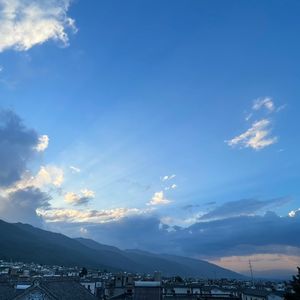 吴君如问王菲：你为什么那么能忍
