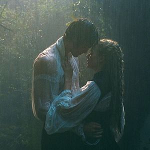 别被“英国霸总古偶”骗了| 新版《呼啸山庄》：谁在毁掉谁的爱情？