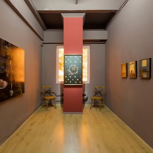 年轻画廊主博子和年轻艺术家方贤晨