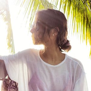 雏凤出道——画廊小姐姐和她的闺蜜客户