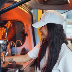 12. 开着咖啡车看世界：自由咖啡师猫女Fenny | 虚度时光