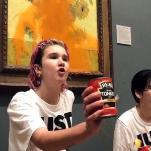 向世界名画泼番茄罐头的人，到底在想什么？