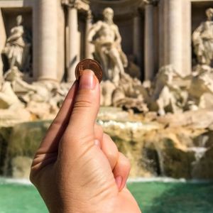 逢水池必许愿，大都会博物馆的文物都不放过！