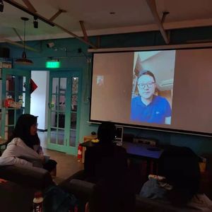 映后 《红毛皇帝》导演岳廷
