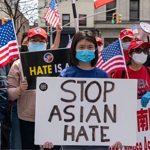 135. 为什么美国亚裔仇恨案例层出不穷?究竟是历史遗留问题还是疫情后遗症?