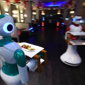 166.“中国制造”新趋势——国产机器人出海为何受热捧?