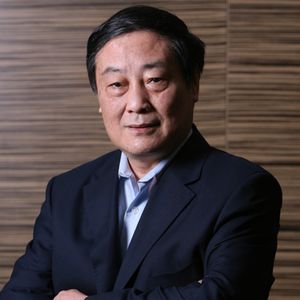 创业大咖——“70后”的宗庆后又买起了童装，看娃哈哈能否度过中年危机？