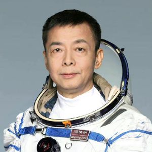 航天大咖——太空迎来“中国最励志”航天员邓清明 备飞25年终圆梦