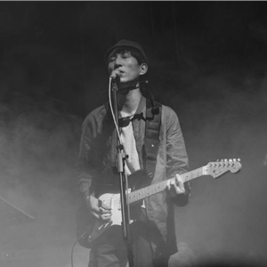 Put Your Records On | 万晓利和他的民谣