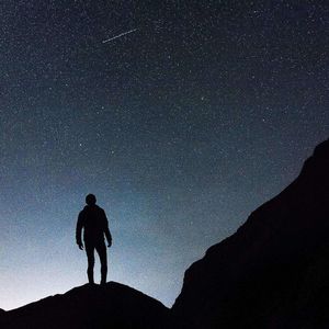 傍晚旅人 | 我们疯狂旅行，但我们更珍惜生命