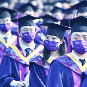 VOL.7丨“疫”中毕业的00后，敢为自己“叫价”吗？