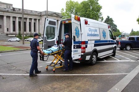 25_美国人打死不叫救护车？真相是. . .?