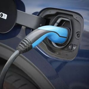 102 为什么即插即充能这么难?对话嘉宾:韩毅,唐华寅