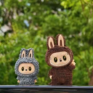 消费“分裂”时代，一边疯抢Labubu，一边狂薅海底捞，我们怎么了？