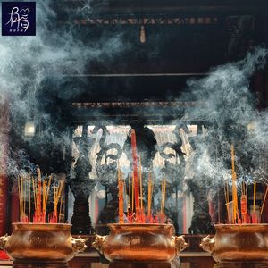 年轻人烧香成时尚，到底能解决多少焦虑？