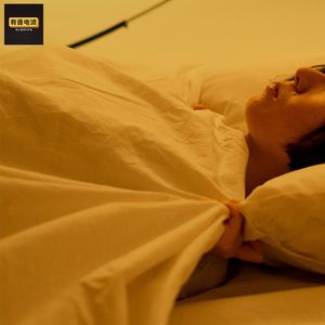 半夜唢呐响、听播客被鬼压床、UFO、外星人？三哥活了？同一个鬼像四个幻象