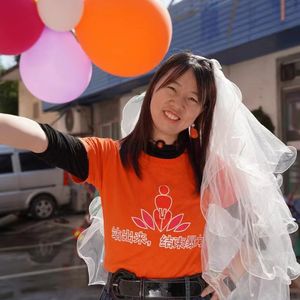 033期:绿色蔷薇绽放,面包与玫瑰的故事