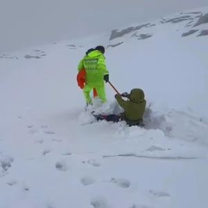 凌晨2点爬哈巴雪山睡不好觉爬雪山是一种什么样的体验？