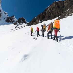 雪宝顶穿越—齐腰的积雪，几十米的悬崖峭壁只能选择下撤