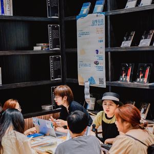 这里有诗Vol.14 地摊诗会：以梦为马 抵达世界