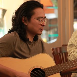 这里有诗Vol.20 当一个唱作人开始写诗 |野地五诗人何春波