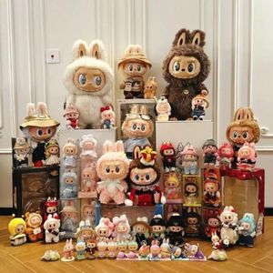 电子茅台Labubu成全球顶流一娃难求，一个“丑娃娃”凭什么让这么多人上头？