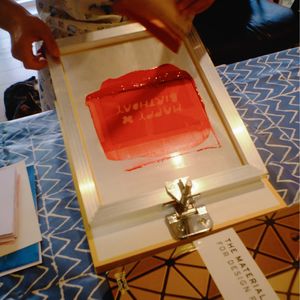 贰：丝网印刷｜在确定中发现偶然所创造的惊喜，是平推后的红色墨印