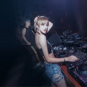 经典情歌《暗里着迷》，每次这个前奏响起，都让我沉醉其中!