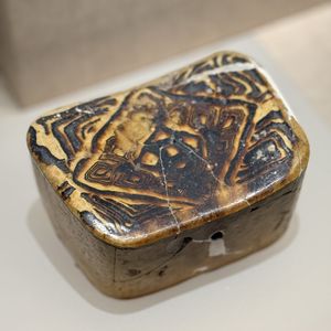 文物会说话第98期：绞胎瓷枕