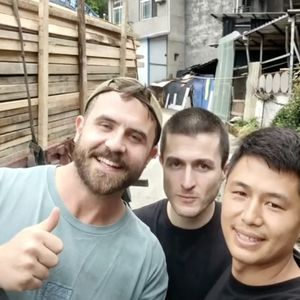 外国网红在中国搭便车火到海外！司机：一开始真怕是间谍