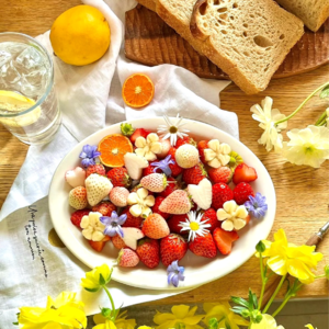 VOL533.电影《平原上的夏洛克》∶河北农民的屋顶，出现一抔金鱼。