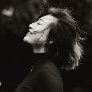 Shayna｜下集：放下麥克風，她成為專業傾聽者——人生導師，AI時代裡無法被取代的溫度