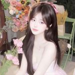 玫瑰藏于身后期待与你相遇