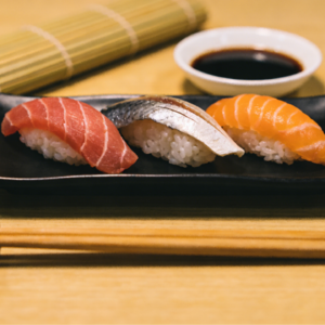 一片鱼片刺破“排队神话”,引出日料千亿王国