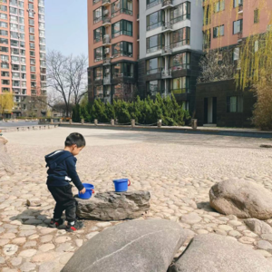 孩子去幼儿园，我却爆哭。