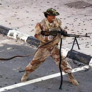 利比亚撤侨中，我拿AK47和他们对射，救出一万中国同胞 | 故事重播